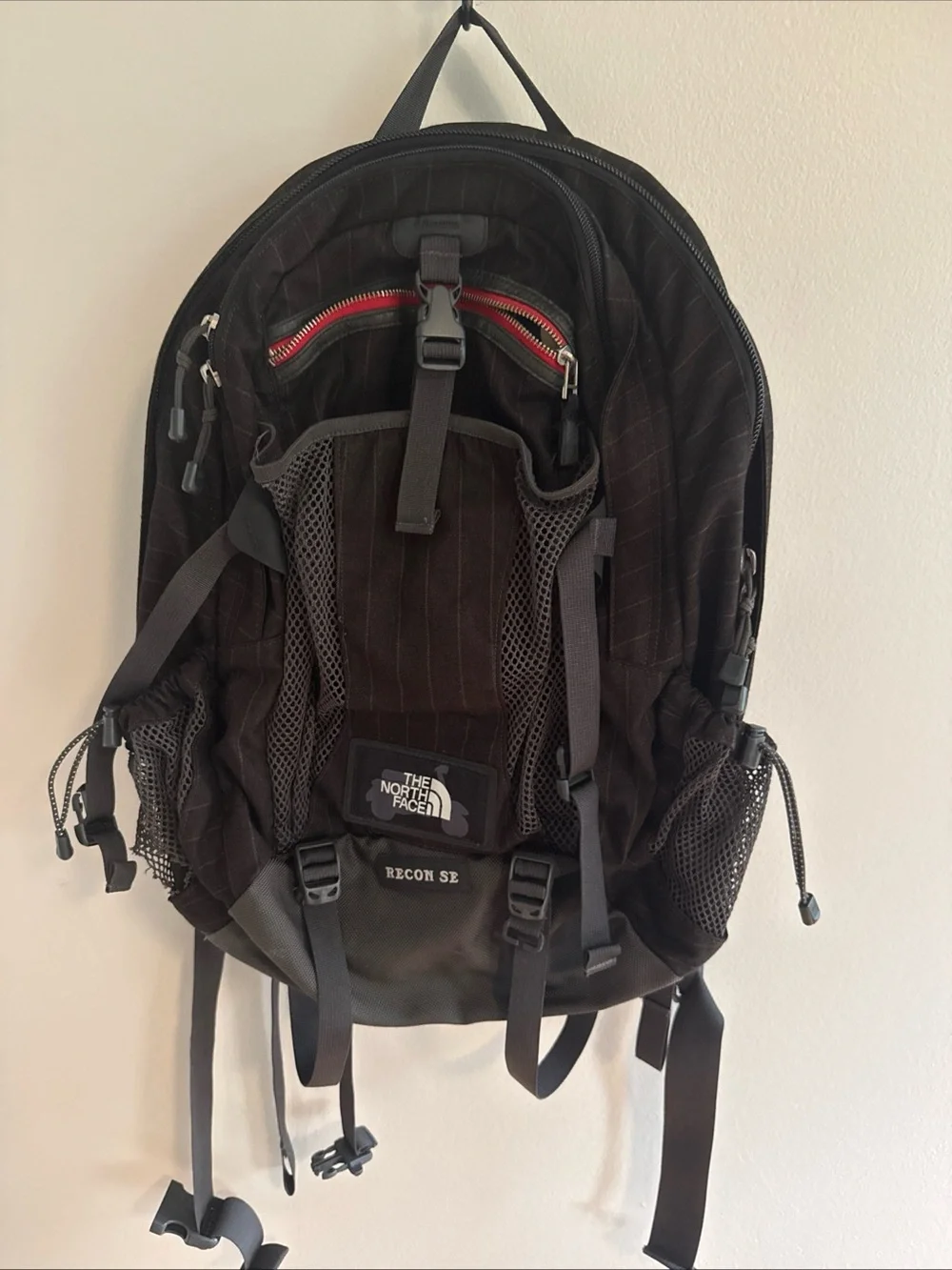The North Face Black Vintage Recon Pinstripe 30 L Backpack Phish Donut Interior